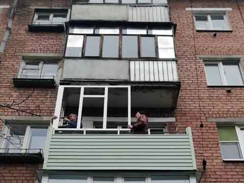 Застеклить балкон в Ярославле