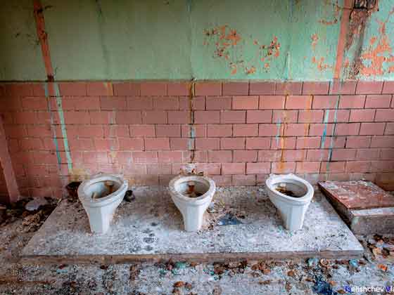 Общественный советский туалет